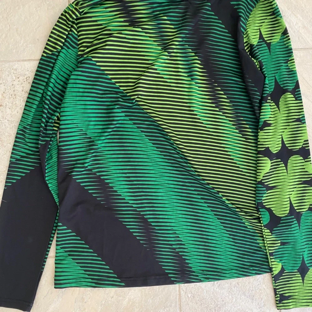 Mizuno women’s performance long sleeve size M - Picture 3 of 3
